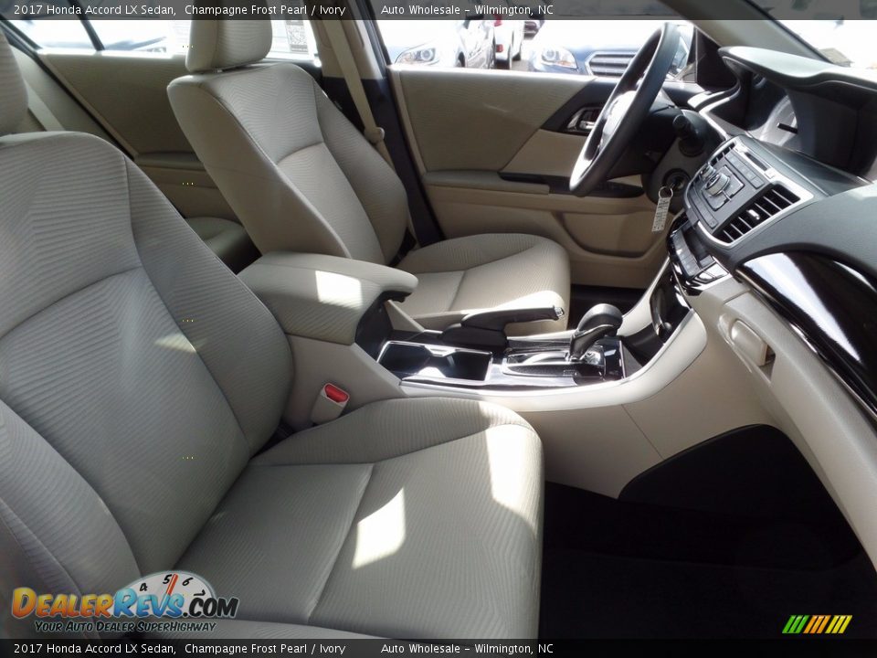 2017 Honda Accord LX Sedan Champagne Frost Pearl / Ivory Photo #13
