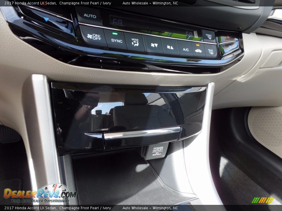 2017 Honda Accord LX Sedan Champagne Frost Pearl / Ivory Photo #18