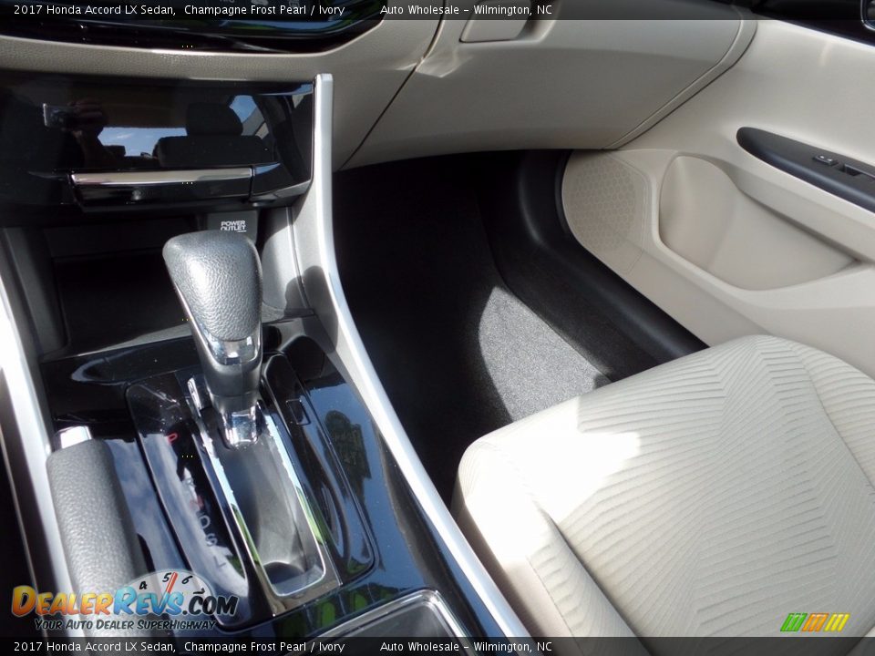 2017 Honda Accord LX Sedan Champagne Frost Pearl / Ivory Photo #20