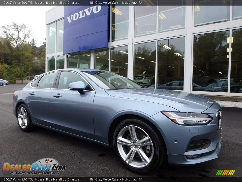 Front 3/4 View of 2017 Volvo S90 T5 Photo #1