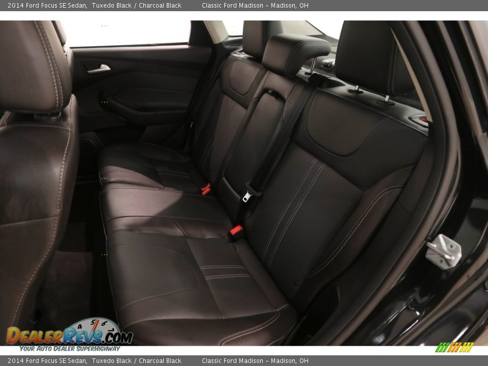 2014 Ford Focus SE Sedan Tuxedo Black / Charcoal Black Photo #15