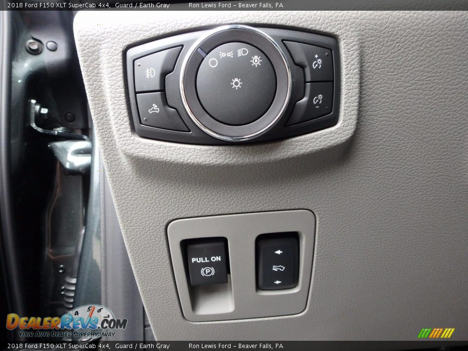 Controls of 2018 Ford F150 XLT SuperCab 4x4 Photo #16