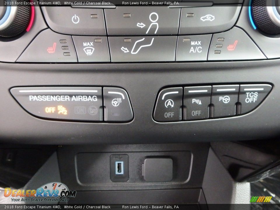 Controls of 2018 Ford Escape Titanium 4WD Photo #18