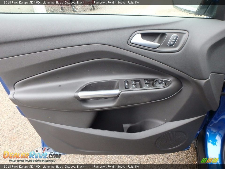 Door Panel of 2018 Ford Escape SE 4WD Photo #14