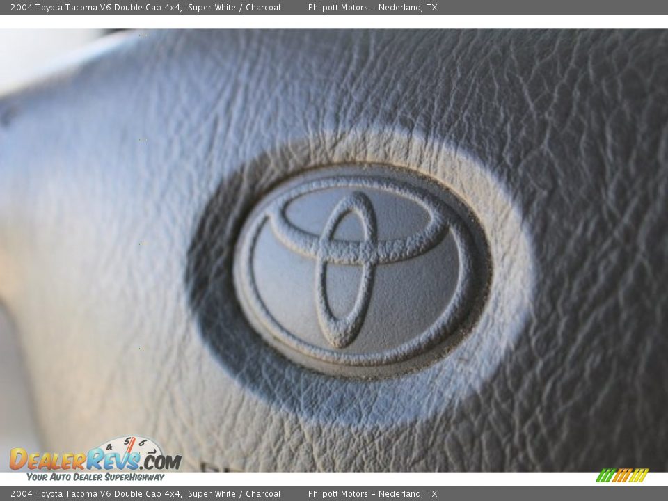 2004 Toyota Tacoma V6 Double Cab 4x4 Super White / Charcoal Photo #16
