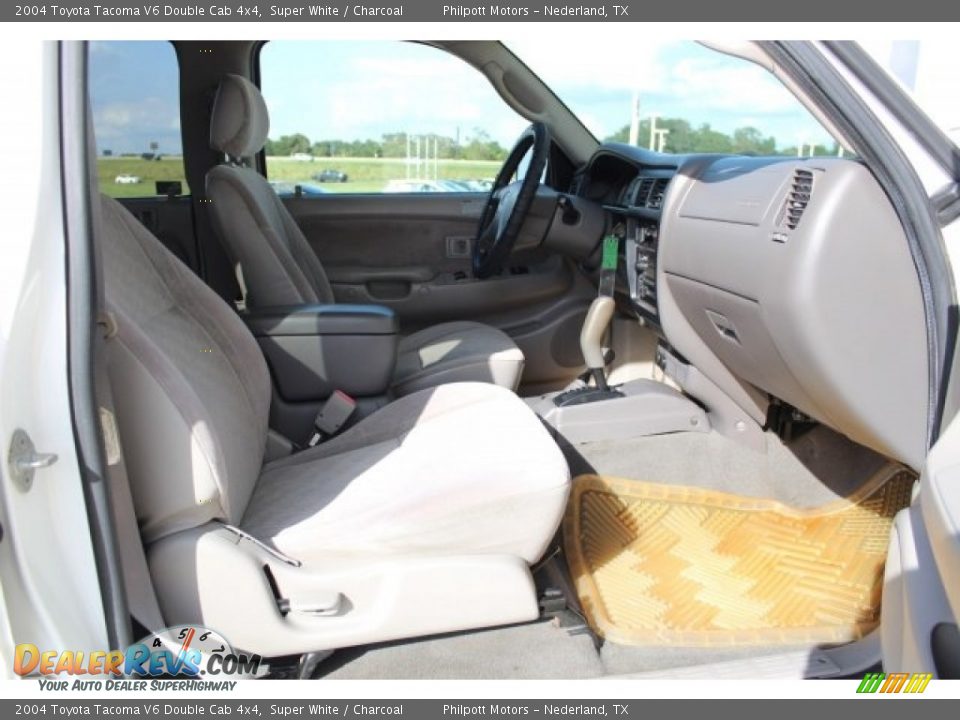 2004 Toyota Tacoma V6 Double Cab 4x4 Super White / Charcoal Photo #26