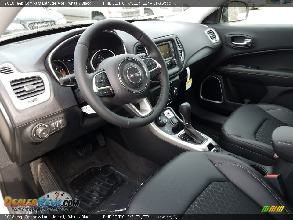 2018 Jeep Compass Latitude 4x4 White / Black Photo #7