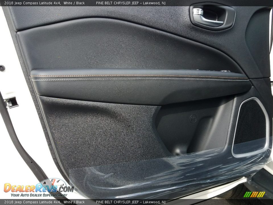 2018 Jeep Compass Latitude 4x4 White / Black Photo #8