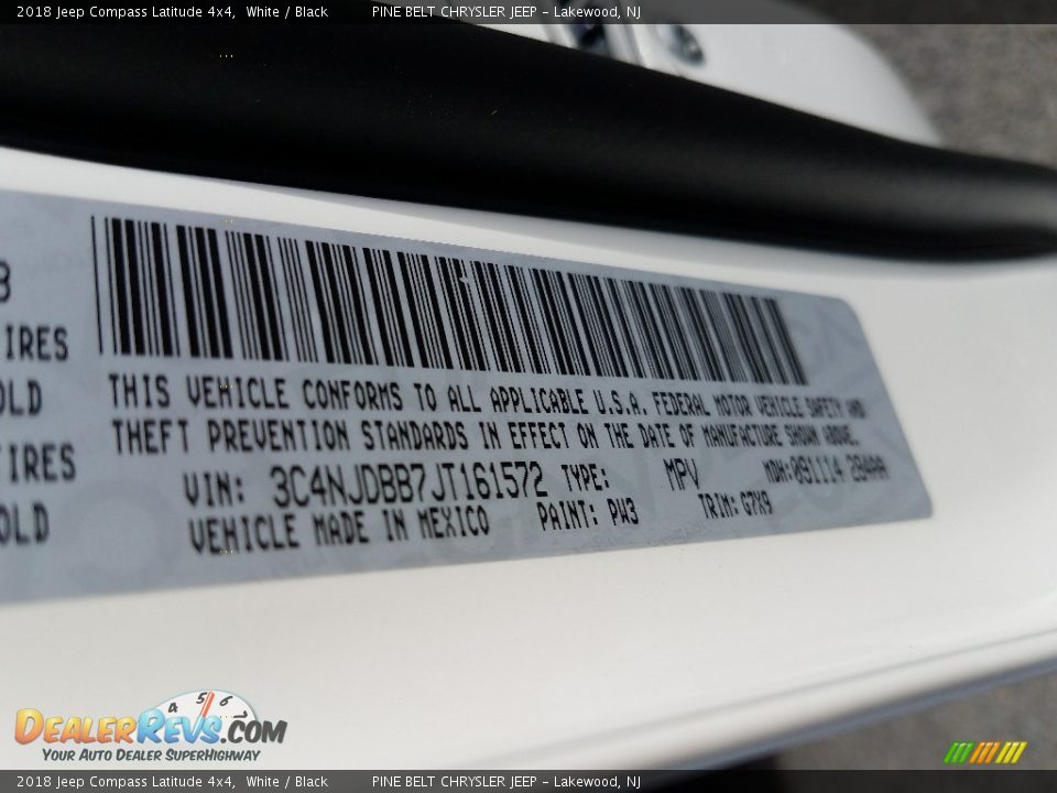 2018 Jeep Compass Latitude 4x4 White / Black Photo #9