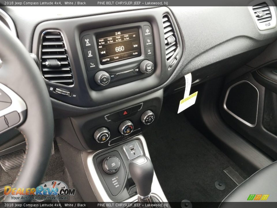 2018 Jeep Compass Latitude 4x4 White / Black Photo #10
