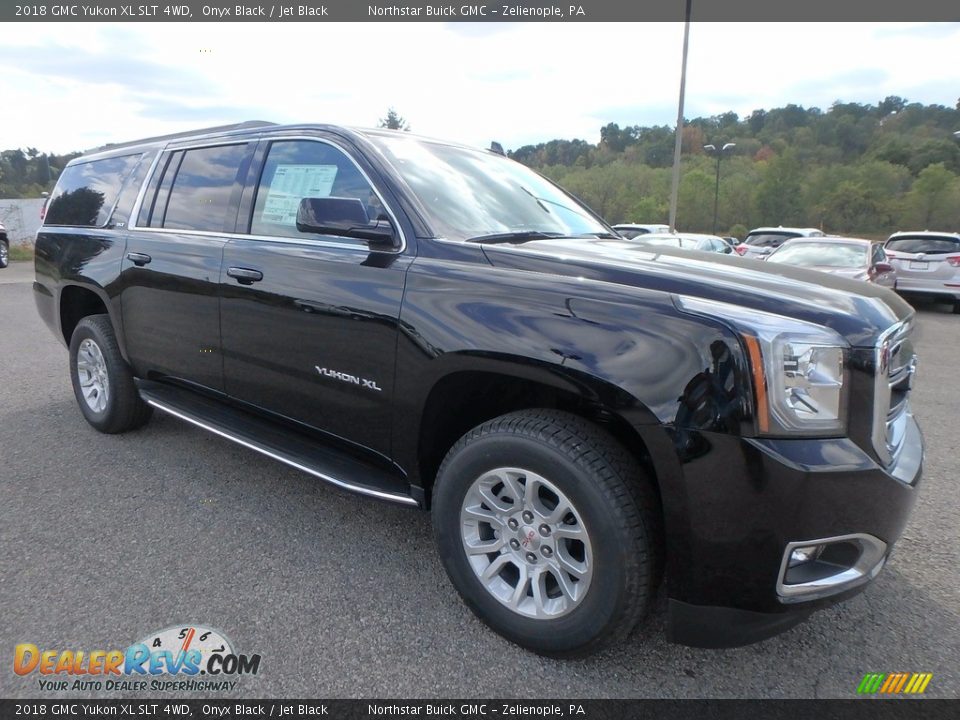 Front 3/4 View of 2018 GMC Yukon XL SLT 4WD Photo #3