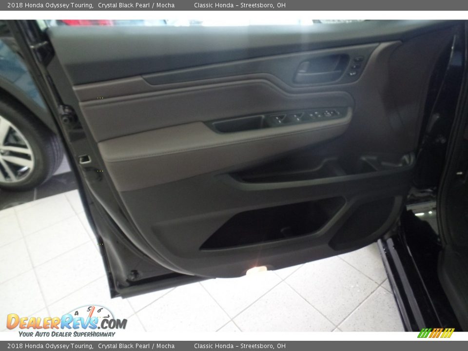 2018 Honda Odyssey Touring Crystal Black Pearl / Mocha Photo #5