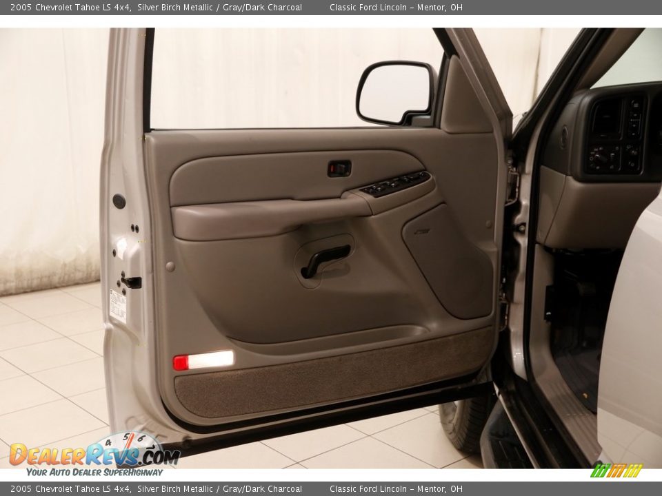 2005 Chevrolet Tahoe LS 4x4 Silver Birch Metallic / Gray/Dark Charcoal Photo #4