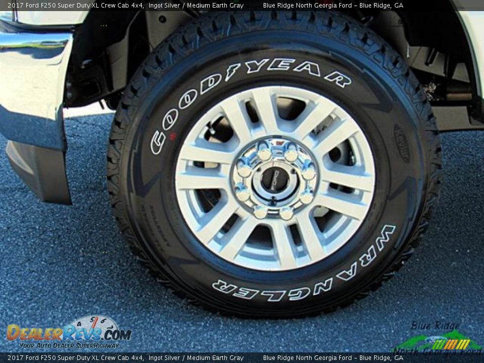 2017 Ford F250 Super Duty XL Crew Cab 4x4 Ingot Silver / Medium Earth Gray Photo #9