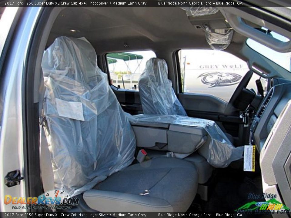 2017 Ford F250 Super Duty XL Crew Cab 4x4 Ingot Silver / Medium Earth Gray Photo #11