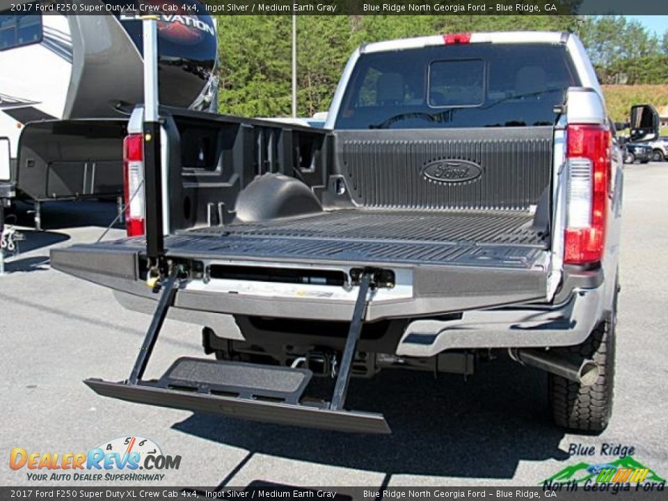 2017 Ford F250 Super Duty XL Crew Cab 4x4 Ingot Silver / Medium Earth Gray Photo #14
