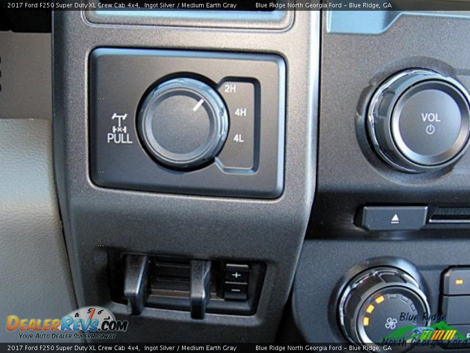 2017 Ford F250 Super Duty XL Crew Cab 4x4 Ingot Silver / Medium Earth Gray Photo #26