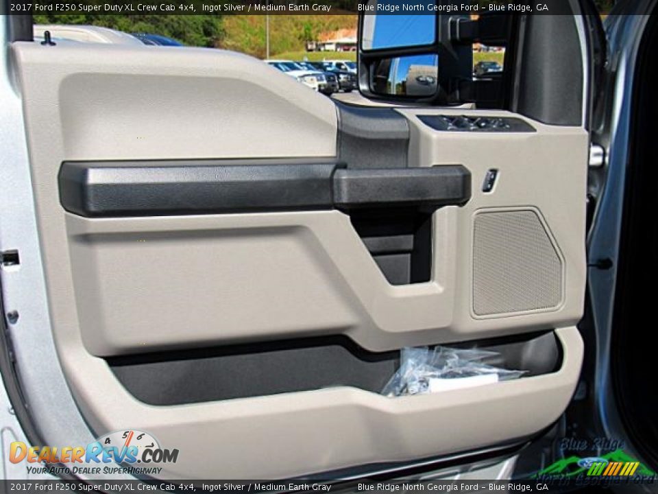 2017 Ford F250 Super Duty XL Crew Cab 4x4 Ingot Silver / Medium Earth Gray Photo #30