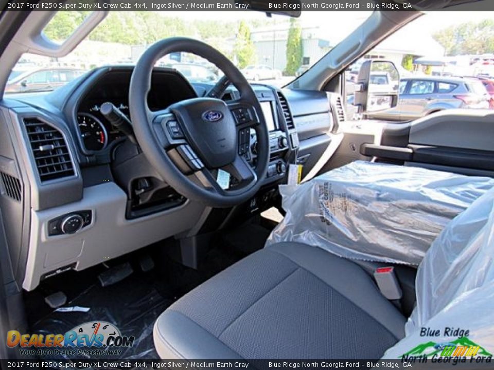 2017 Ford F250 Super Duty XL Crew Cab 4x4 Ingot Silver / Medium Earth Gray Photo #31