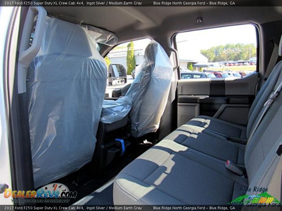 2017 Ford F250 Super Duty XL Crew Cab 4x4 Ingot Silver / Medium Earth Gray Photo #33