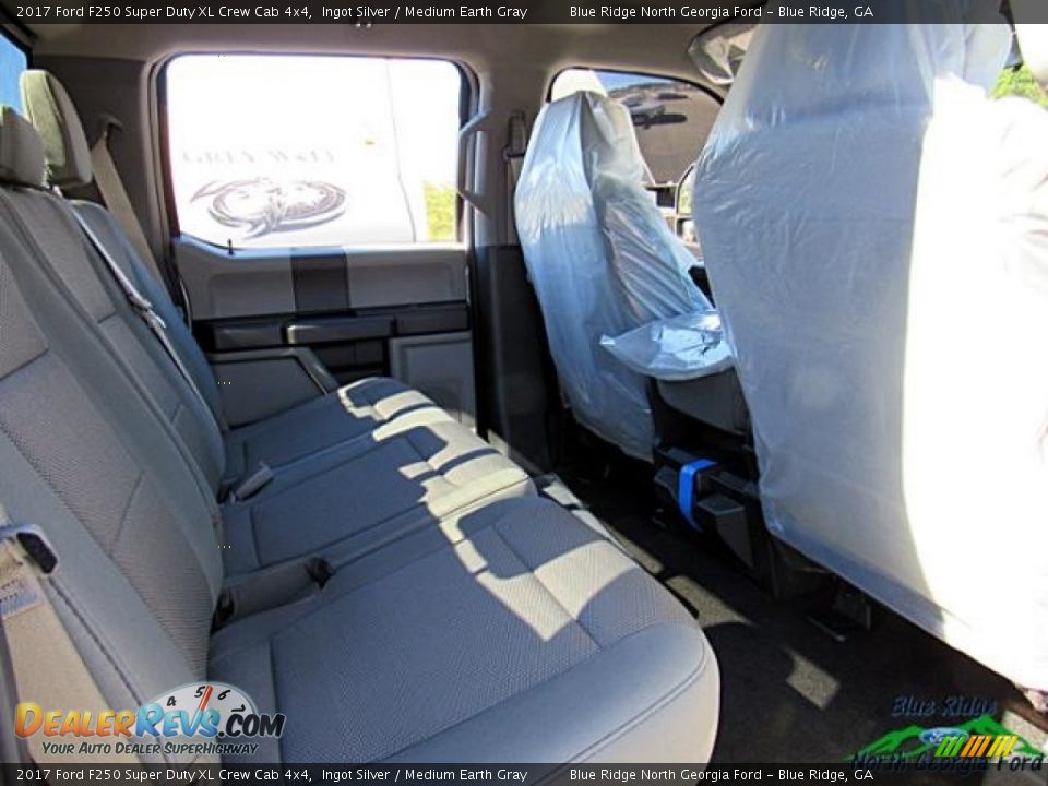 2017 Ford F250 Super Duty XL Crew Cab 4x4 Ingot Silver / Medium Earth Gray Photo #34