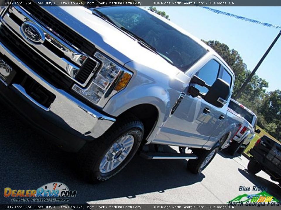 2017 Ford F250 Super Duty XL Crew Cab 4x4 Ingot Silver / Medium Earth Gray Photo #35