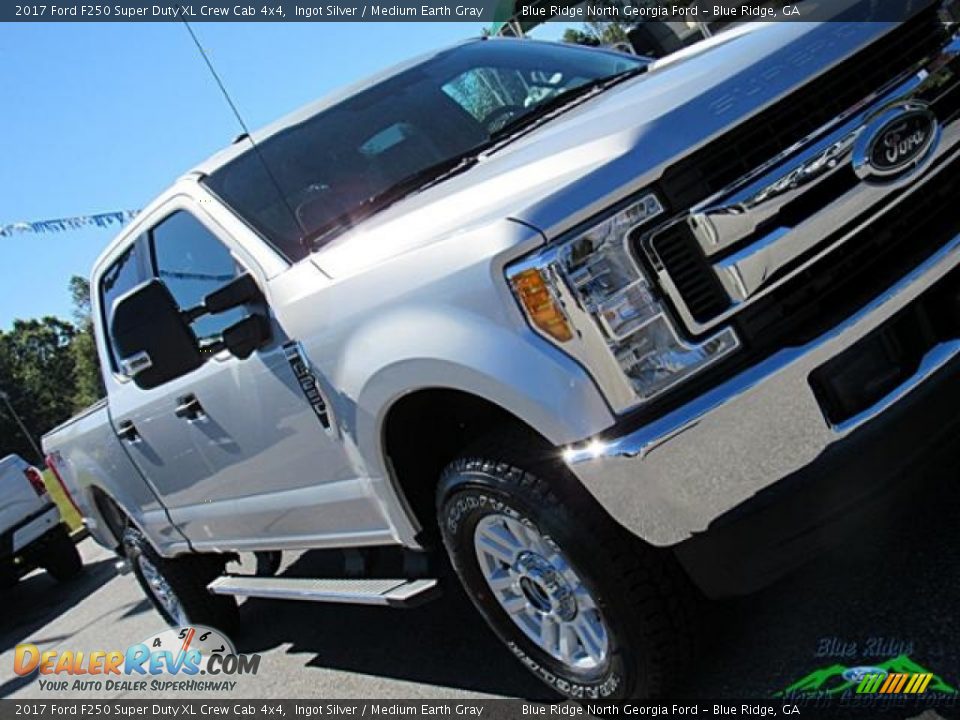 2017 Ford F250 Super Duty XL Crew Cab 4x4 Ingot Silver / Medium Earth Gray Photo #36