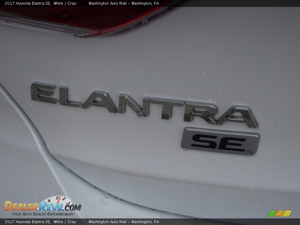 2017 Hyundai Elantra SE White / Gray Photo #9