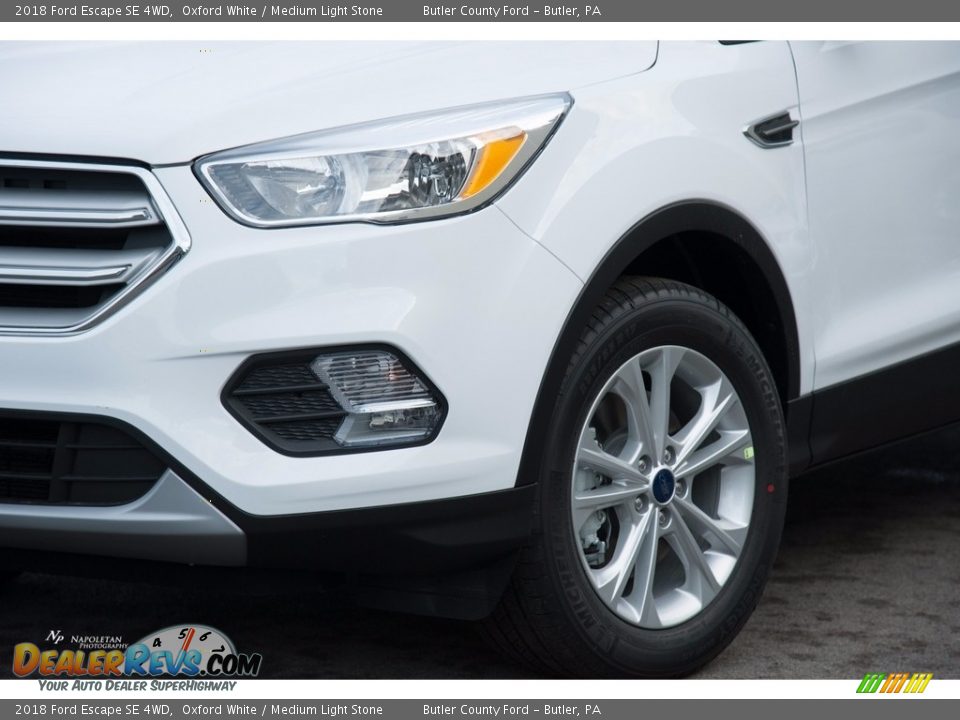 2018 Ford Escape SE 4WD Oxford White / Medium Light Stone Photo #2