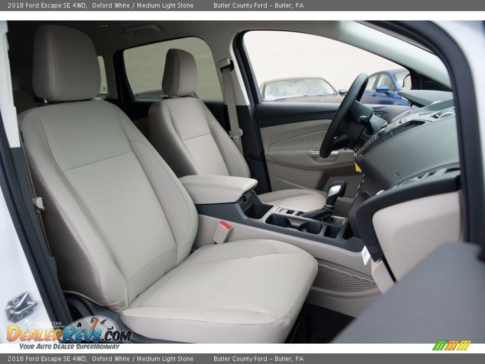 2018 Ford Escape SE 4WD Oxford White / Medium Light Stone Photo #8