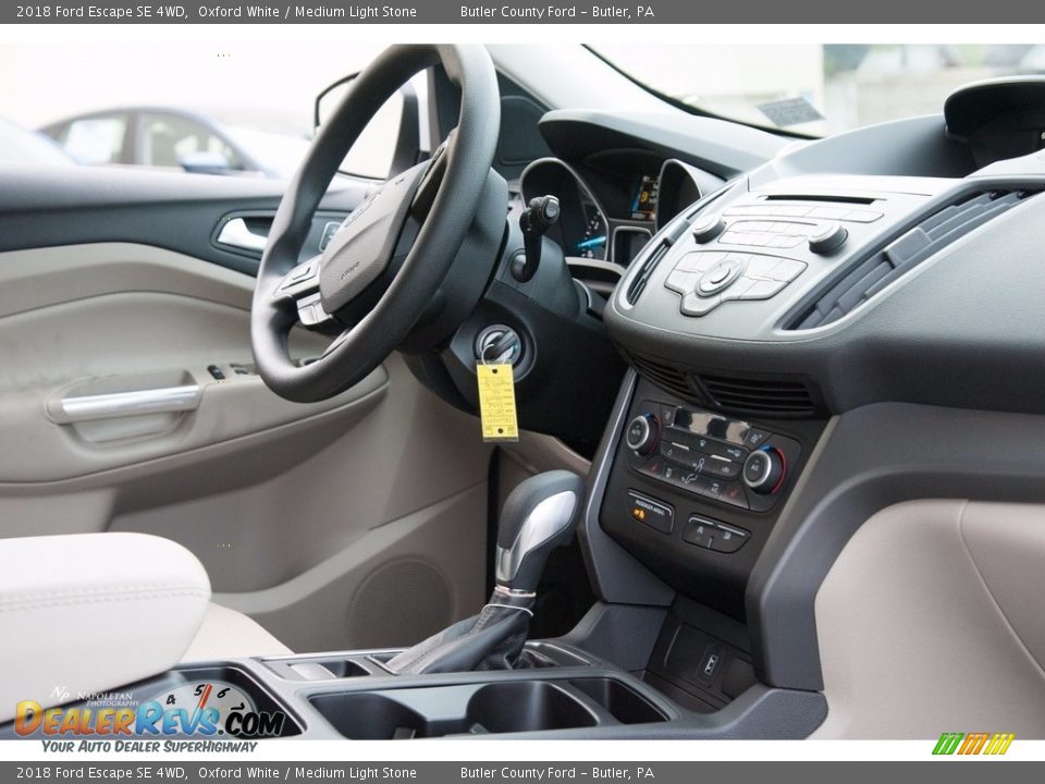 2018 Ford Escape SE 4WD Oxford White / Medium Light Stone Photo #9
