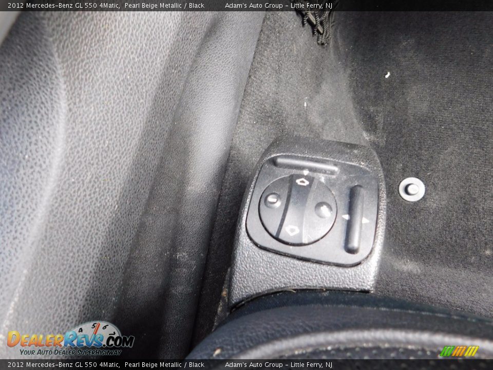 2012 Mercedes-Benz GL 550 4Matic Pearl Beige Metallic / Black Photo #32