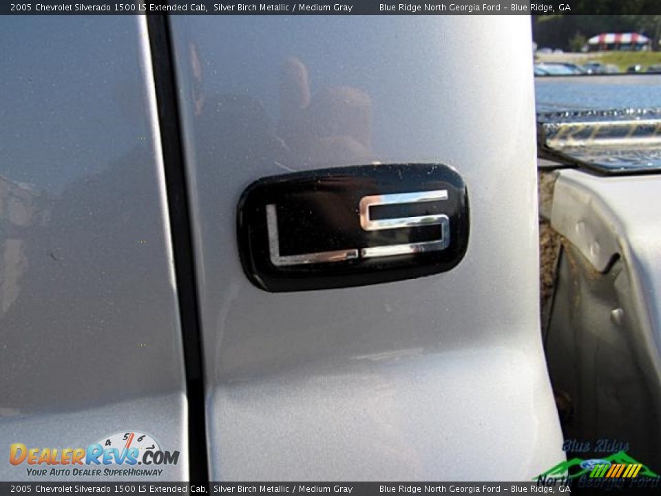2005 Chevrolet Silverado 1500 LS Extended Cab Silver Birch Metallic / Medium Gray Photo #24