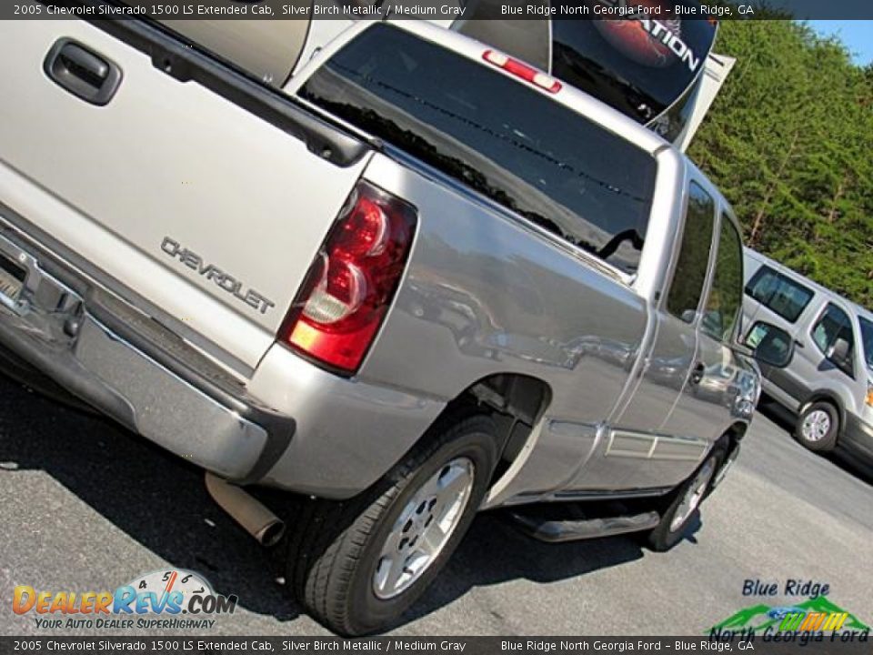 2005 Chevrolet Silverado 1500 LS Extended Cab Silver Birch Metallic / Medium Gray Photo #29