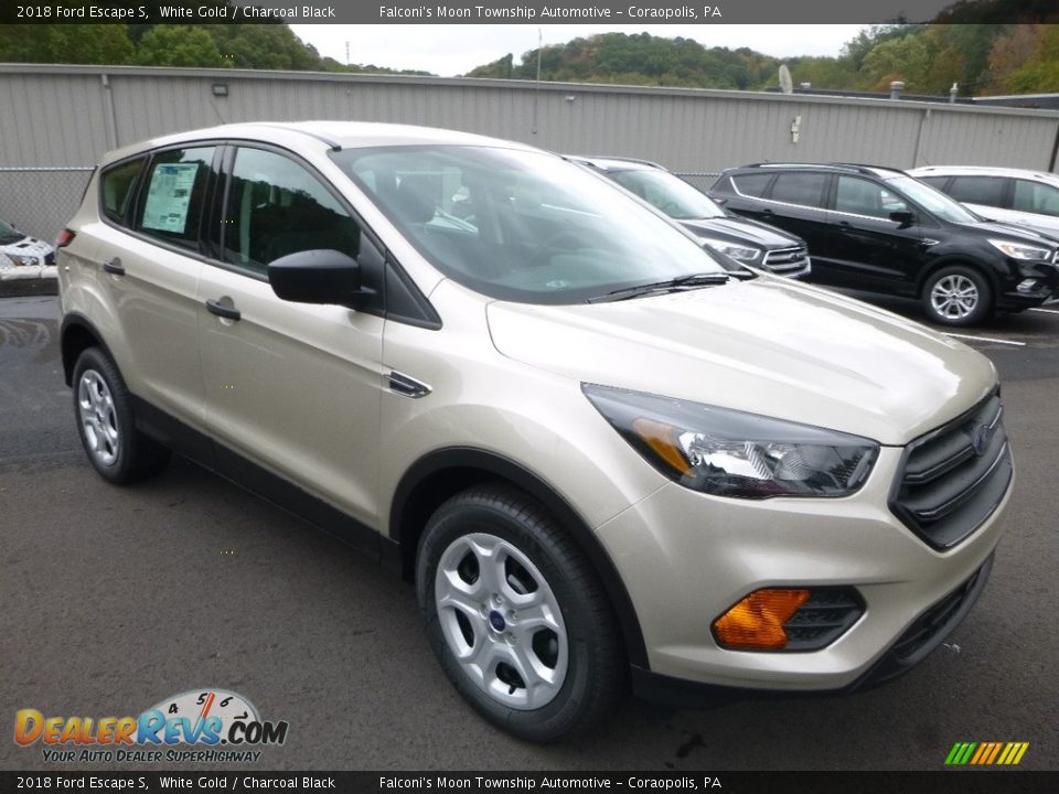 Front 3/4 View of 2018 Ford Escape S Photo #3