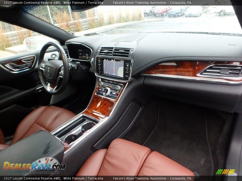 Dashboard of 2017 Lincoln Continental Reserve AWD Photo #10
