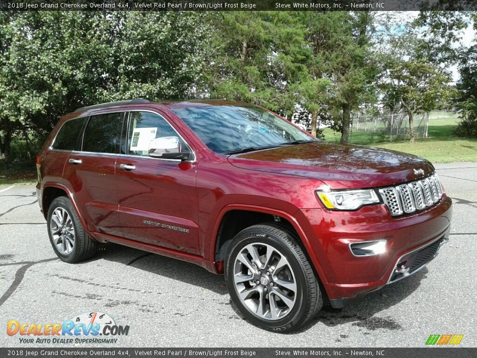 2018 Jeep Grand Cherokee Overland 4x4 Velvet Red Pearl / Brown/Light Frost Beige Photo #4