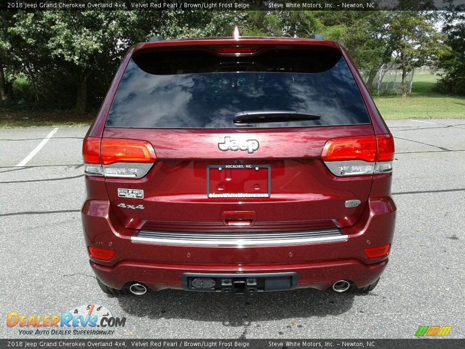 2018 Jeep Grand Cherokee Overland 4x4 Velvet Red Pearl / Brown/Light Frost Beige Photo #7