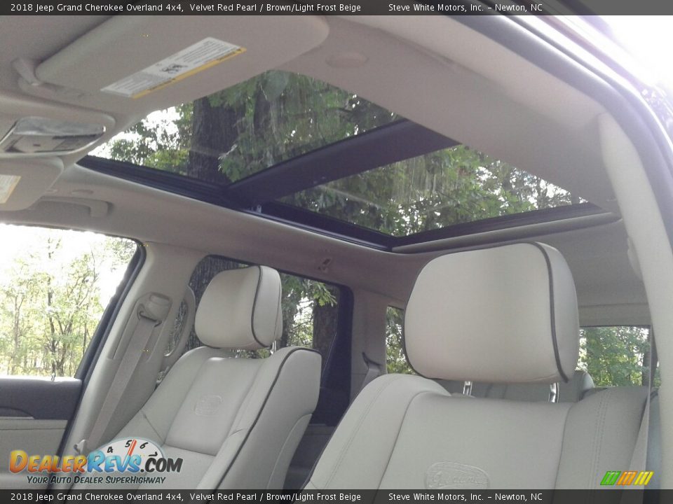 2018 Jeep Grand Cherokee Overland 4x4 Velvet Red Pearl / Brown/Light Frost Beige Photo #10