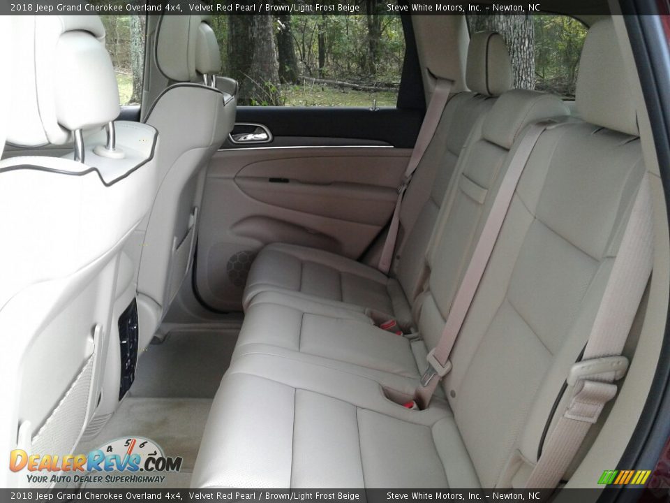 2018 Jeep Grand Cherokee Overland 4x4 Velvet Red Pearl / Brown/Light Frost Beige Photo #12