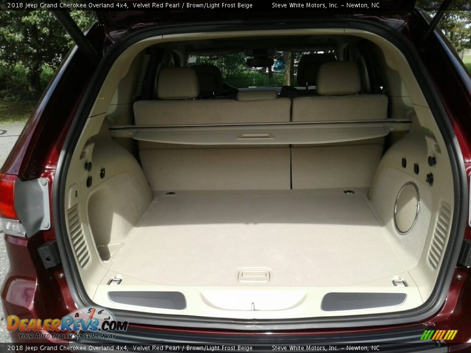 2018 Jeep Grand Cherokee Overland 4x4 Velvet Red Pearl / Brown/Light Frost Beige Photo #13