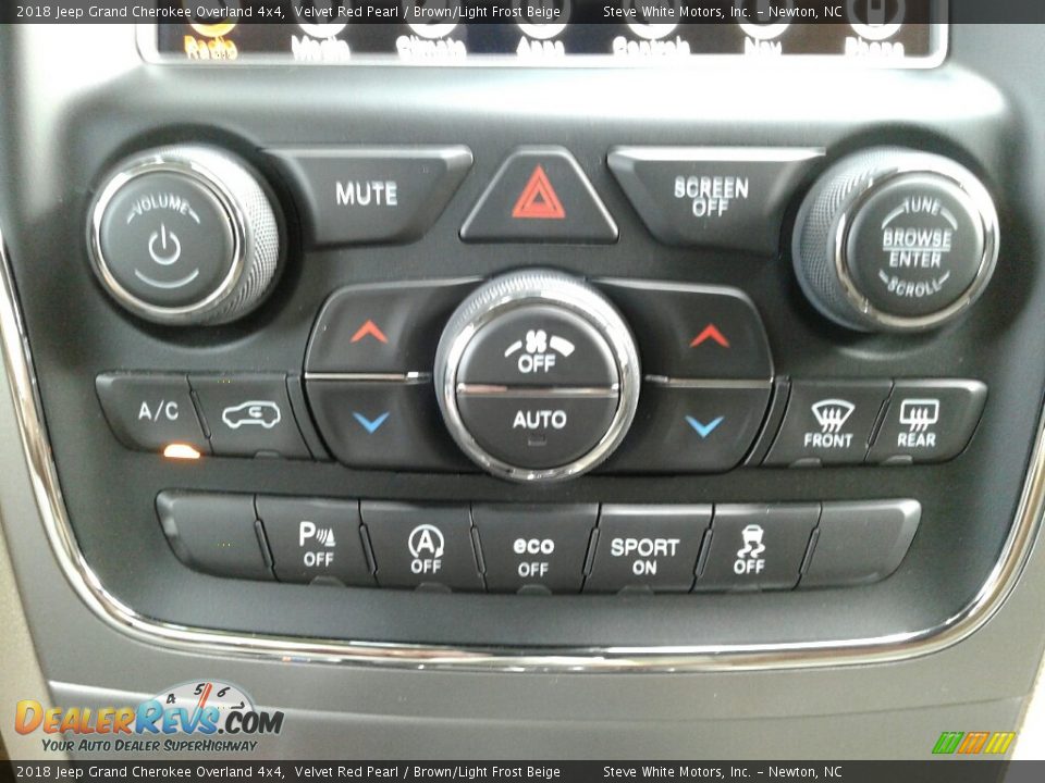 2018 Jeep Grand Cherokee Overland 4x4 Velvet Red Pearl / Brown/Light Frost Beige Photo #30