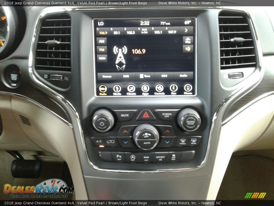 2018 Jeep Grand Cherokee Overland 4x4 Velvet Red Pearl / Brown/Light Frost Beige Photo #31