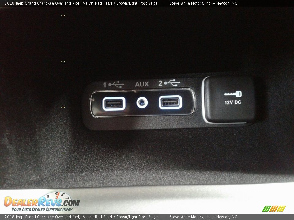 2018 Jeep Grand Cherokee Overland 4x4 Velvet Red Pearl / Brown/Light Frost Beige Photo #32