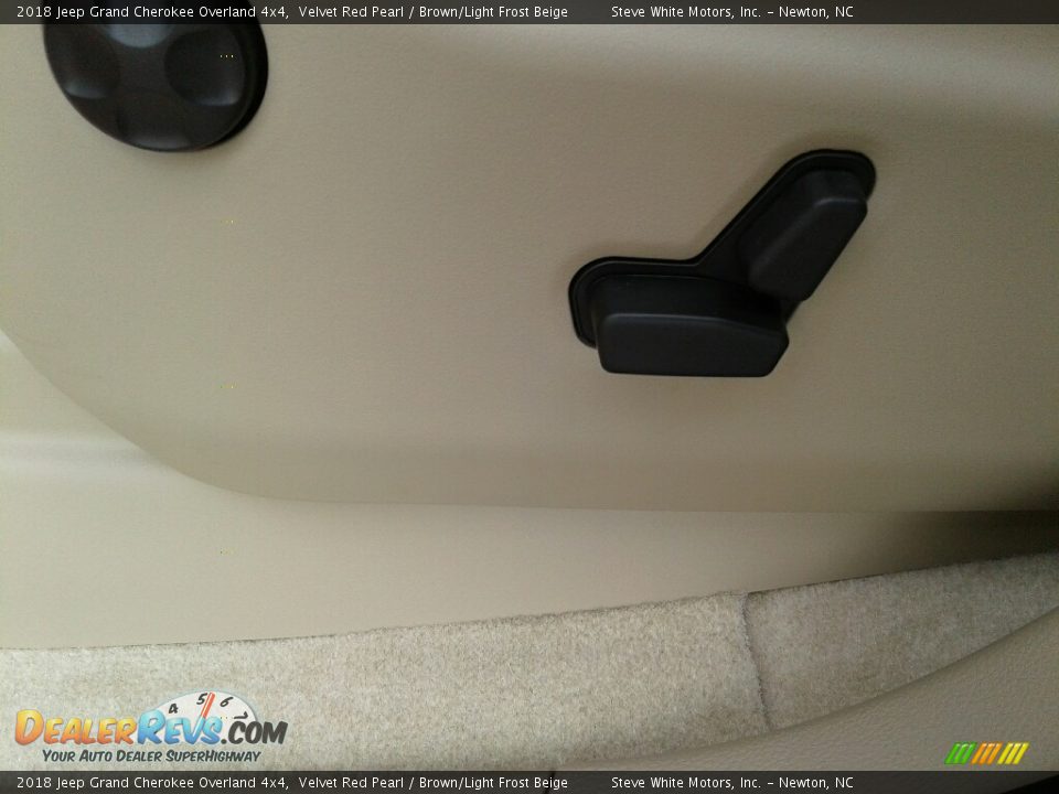 2018 Jeep Grand Cherokee Overland 4x4 Velvet Red Pearl / Brown/Light Frost Beige Photo #35