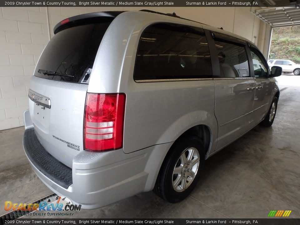 2009 Chrysler Town & Country Touring Bright Silver Metallic / Medium Slate Gray/Light Shale Photo #2