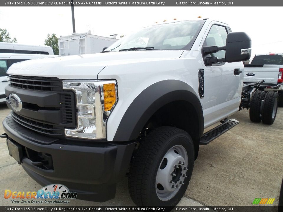2017 Ford F550 Super Duty XL Regular Cab 4x4 Chassis Oxford White / Medium Earth Gray Photo #1