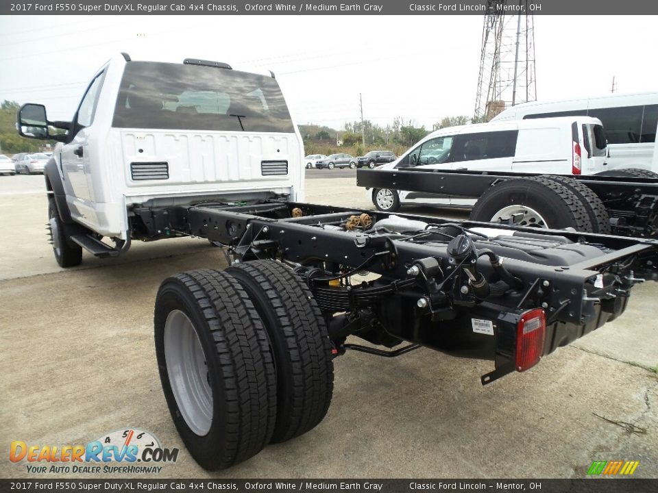 2017 Ford F550 Super Duty XL Regular Cab 4x4 Chassis Oxford White / Medium Earth Gray Photo #3