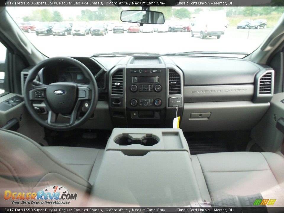 2017 Ford F550 Super Duty XL Regular Cab 4x4 Chassis Oxford White / Medium Earth Gray Photo #4