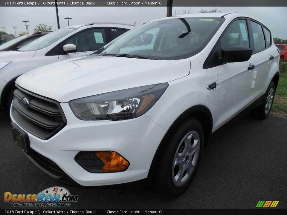 Front 3/4 View of 2018 Ford Escape S Photo #1